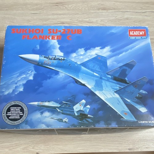 Academy sukhoi su 27ub - academy, 1:48